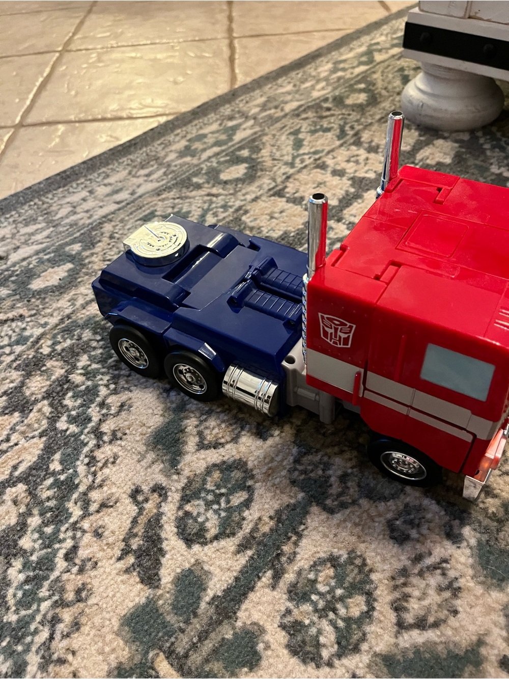 Remote Control Transforming Optimus Prime - Picture 2 of 5